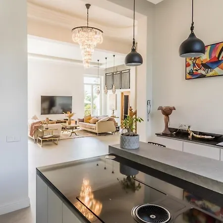 Вилла 220m2 - Pool Villa, 4 Bedrooms, Hot Tub Канны