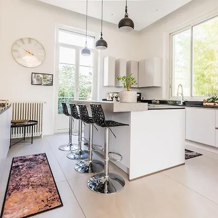 Вилла 220m2 - Pool Villa, 4 Bedrooms, Hot Tub Канны